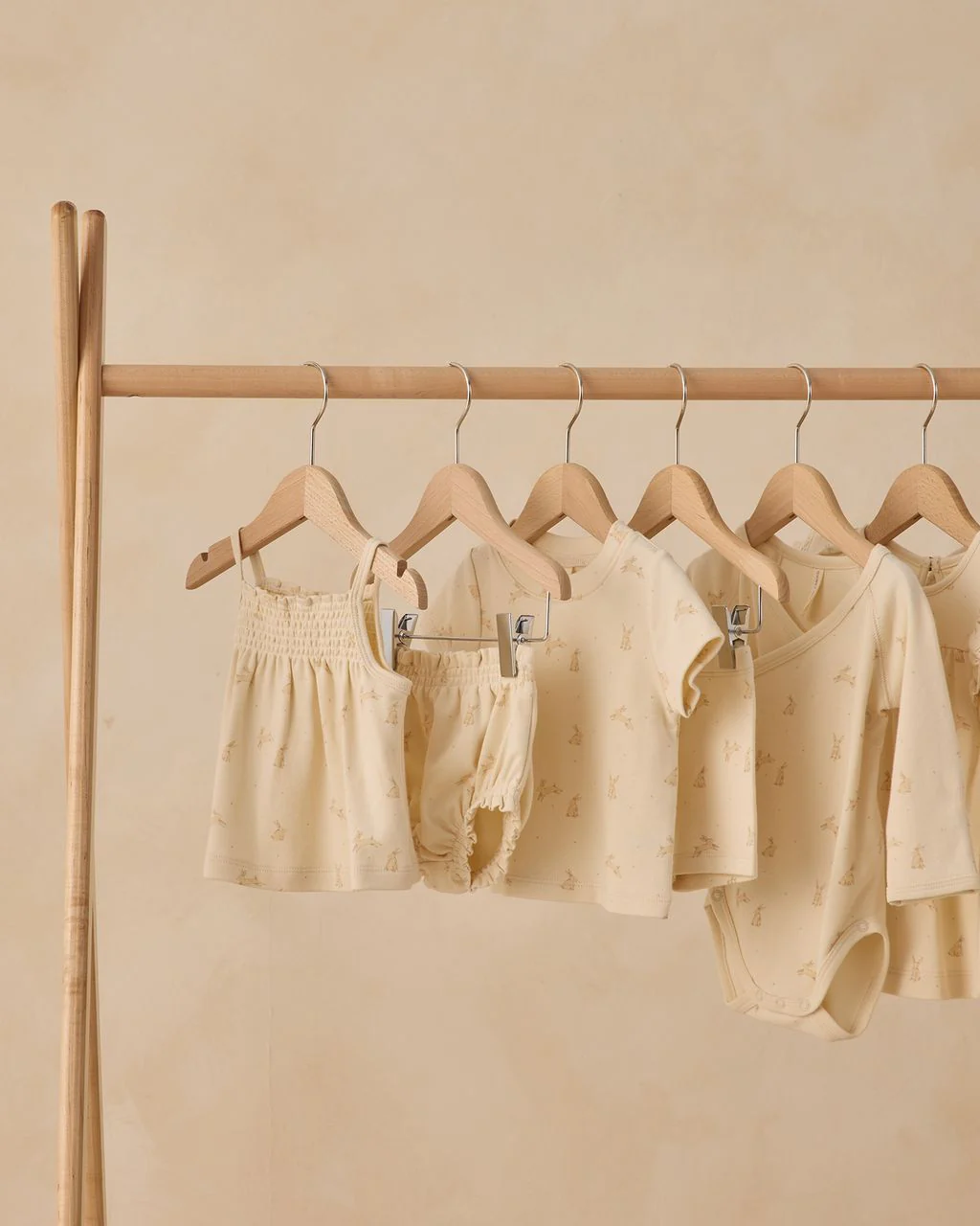 Quincy Mae. Zip Long Sleeve Sleeper Footie || Bunnies - Image 4